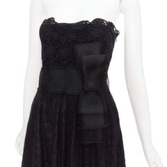 RED VALENTINO - Vestito senza spalline in pizzo nero con fiocchi rigidi