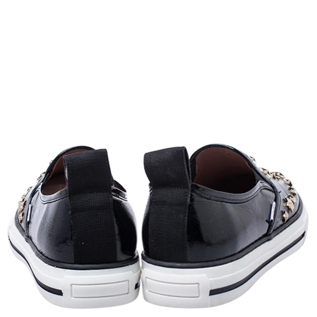 Red Valentino Black Patent Leather Star Embellished Slip On Sneakers Size 39 In New Condition In Dubai, Al Qouz 2
