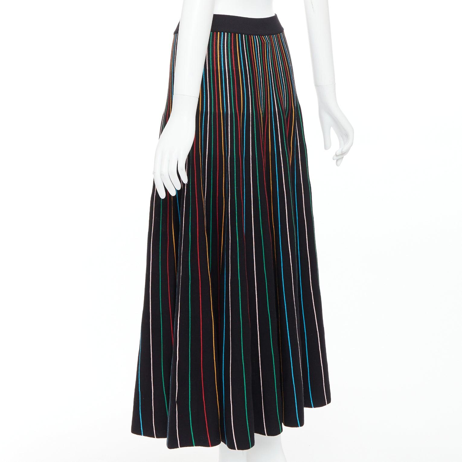 RED VALENTINO - Jupe midi en maille de coton mélangé à rayures arc-en-ciel - noir S en vente 2