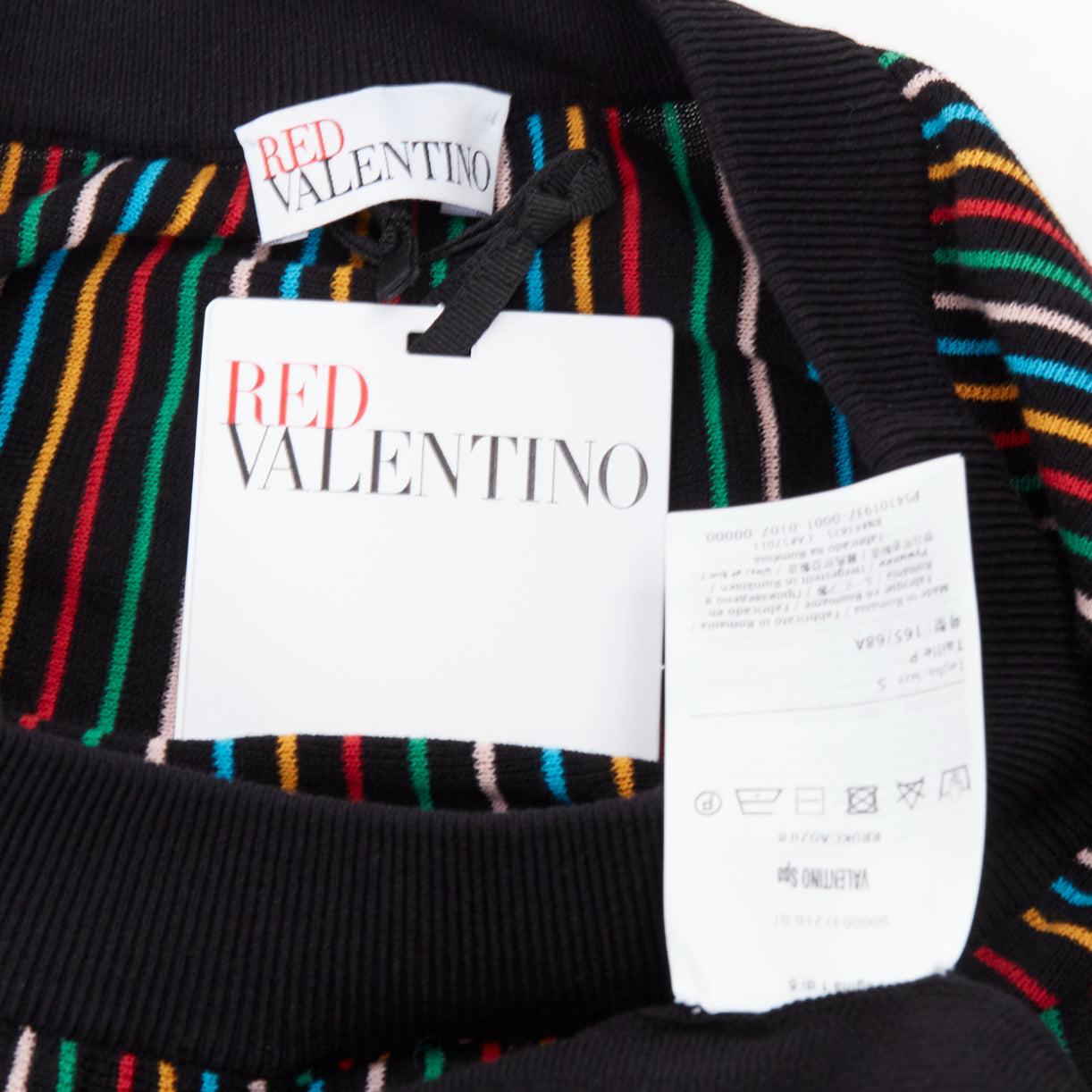 RED VALENTINO - Jupe midi en maille de coton mélangé à rayures arc-en-ciel - noir S en vente 4