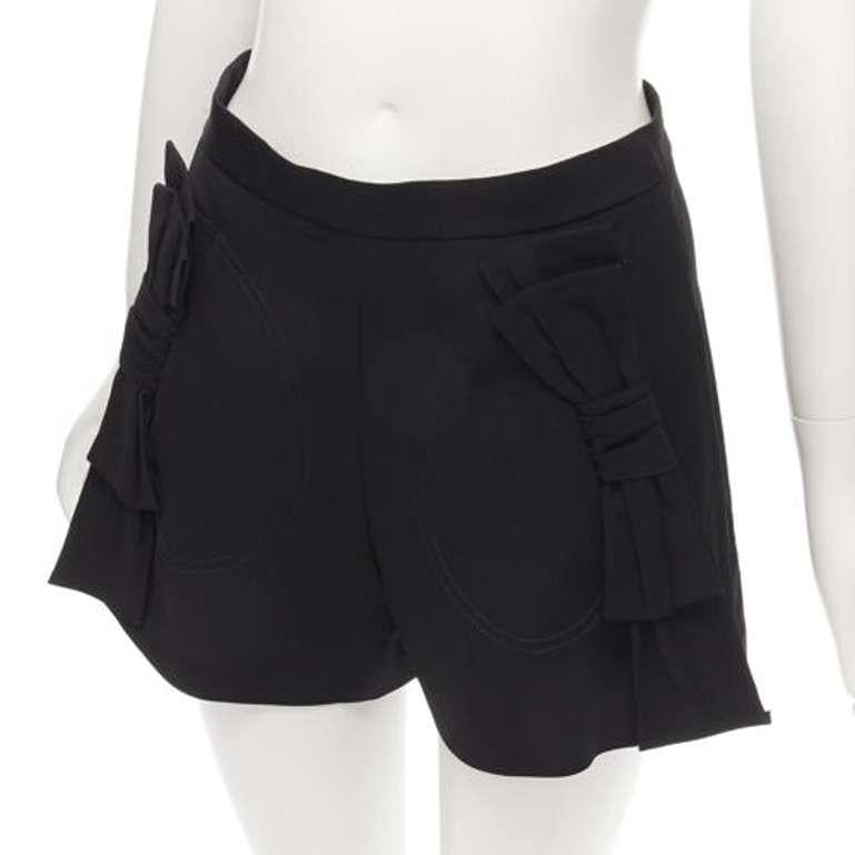 RED VALENTINO black viscose virgin wool XL bow high waist shorts IT38 XS
Reference: AAWC/A00369
Brand: Red Valentino
Designer: Pier Paolo Piccioli
Material: Viscose, Virgin Wool
Color: Black
Pattern: Solid
Closure: Zip
Extra Details: Zip back