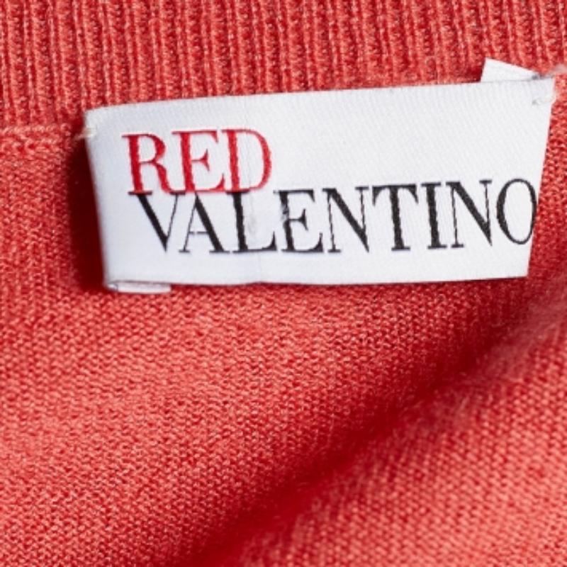 Diese Strickjacke ist eine tolle Wahl für den Winter. Es ist aus hochwertigem Stoff geschneidert und hat lange Ärmel. Kombinieren Sie diese Strickjacke mit einer bequemen Jeans, um zu lässigen Anlässen auszugehen.