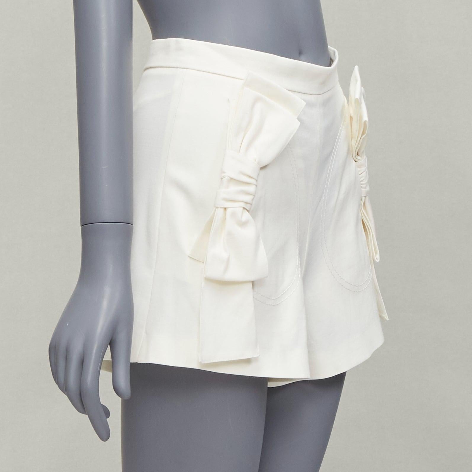 White RED VALENTINO cream ribbon bow detail pockets wide shorts IT36 XXS For Sale