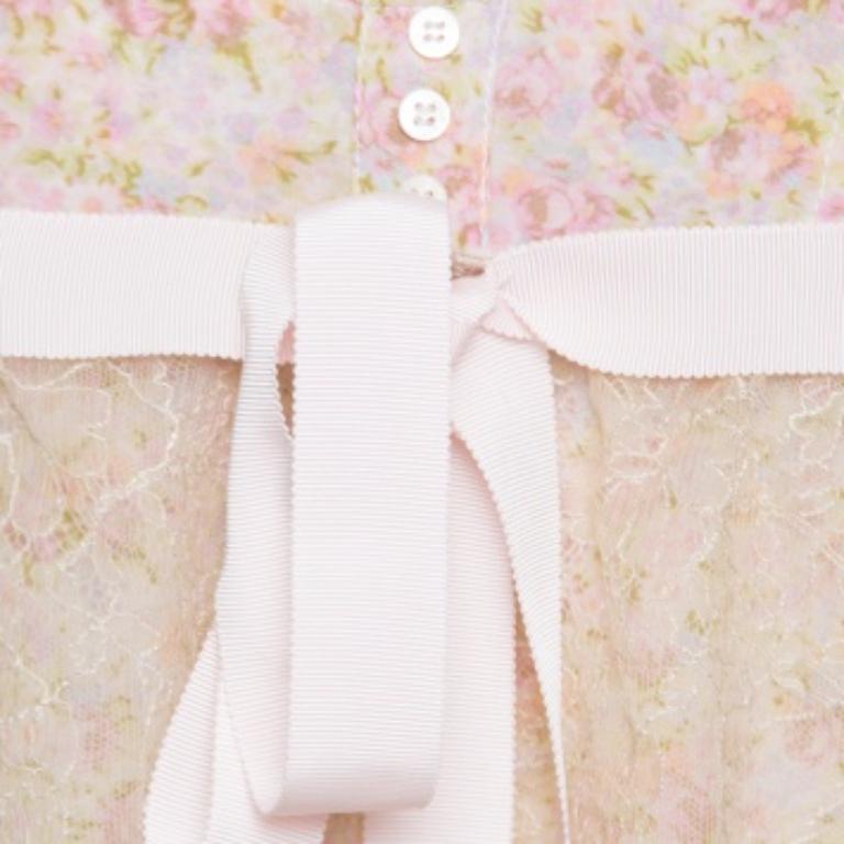Cut from blended fabric, this beautiful camisole top comes from the fashion house Red Valentino. It is designed in a plain-sailing shape with floral prints and a lace overlay subtly adorning it. Take this into your daytime look with shorts or skirts.