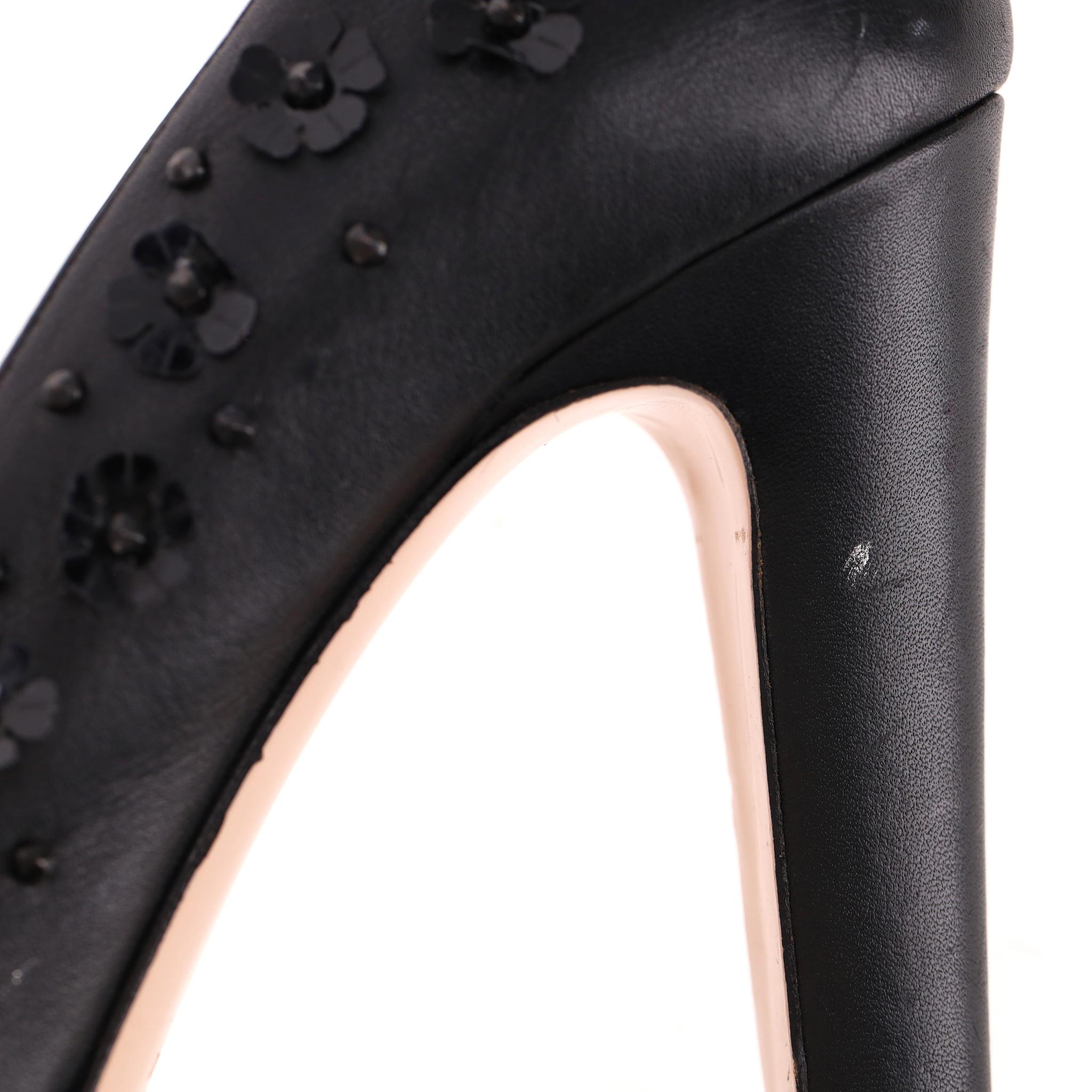 Rote Valentino Blume verschönert Leder Peep-Toe Heels im Angebot 3