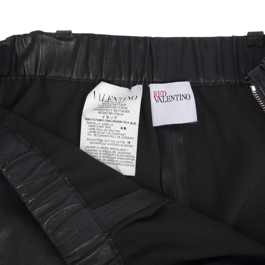 Red Valentino Leather Pant Slim Cut Bold Zipper Black Lambskin Fits 4 / 6 Mint In Excellent Condition For Sale In Miami, FL