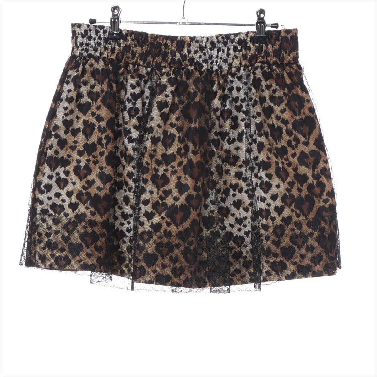 The Red Valentino Léopard Mesh Skirt in black and brown is a statement piece that fuses playful charm with sophisticated style. Crafted with meticulous attention to detail, the skirt features a striking leopard print design in rich hues of black and