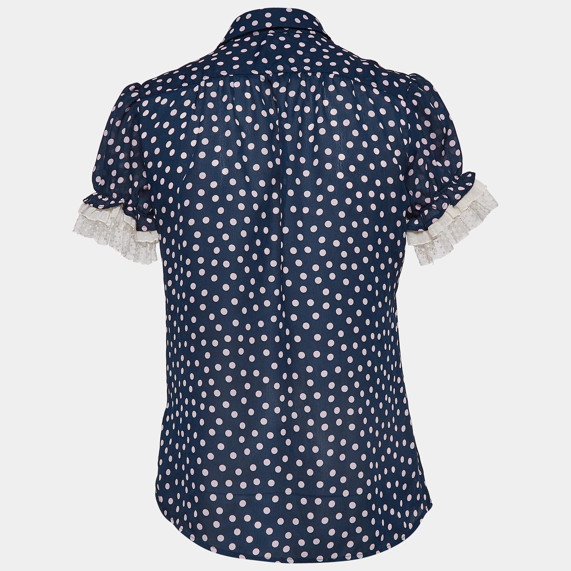 Find great style and comfort while wearing this designer blouse. Tailored using the best fabric, the creation has been given immense detail. Style it with trousers and heels.