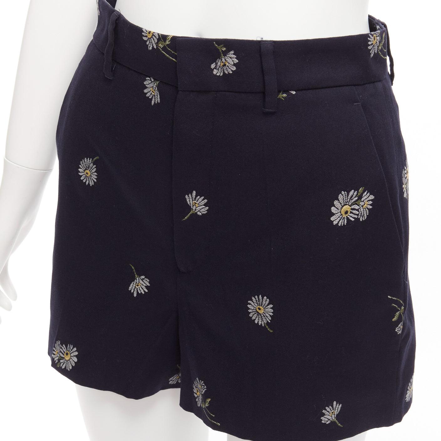 RED VALENTINO navy cotton daisy floral print high waisted shorts IT36 S
Reference: AAWC/A00867
Brand: Red Valentino
Material: Cotton
Color: Navy, White
Pattern: Floral
Closure: Zip Fly
Lining: Navy Fabric
Extra Details: Darted back.
Made in: