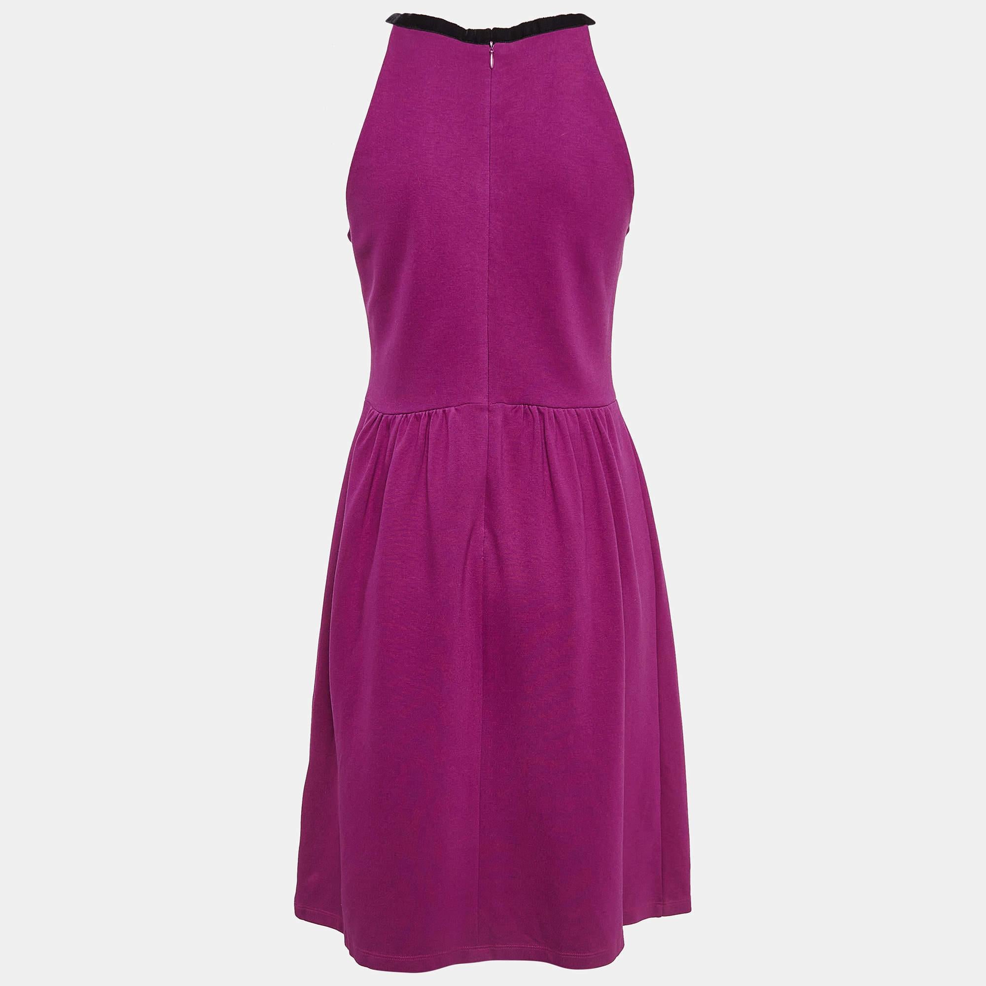 Eleganza quotidiana con questo splendido abito. Impeccabilmente tagliato su misura per una vestibilità ottimale, offre un comfort eccezionale con materiali di prima qualità. Versatile e senza tempo, questo abito si adatta senza sforzo a qualsiasi