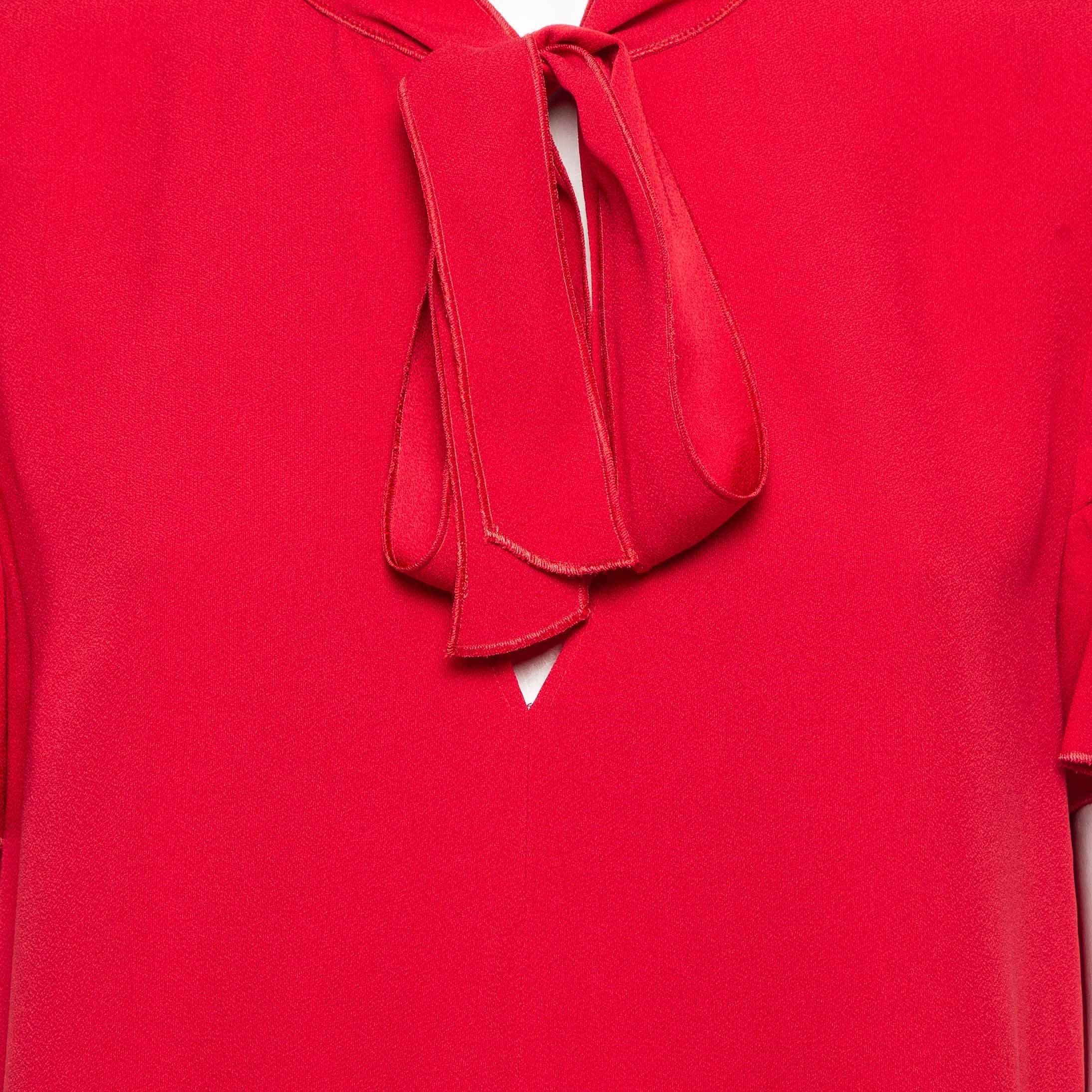 Rouge Valentino rouge  Mini robe en crêpe à encolure nouée et à volants M. en vente
