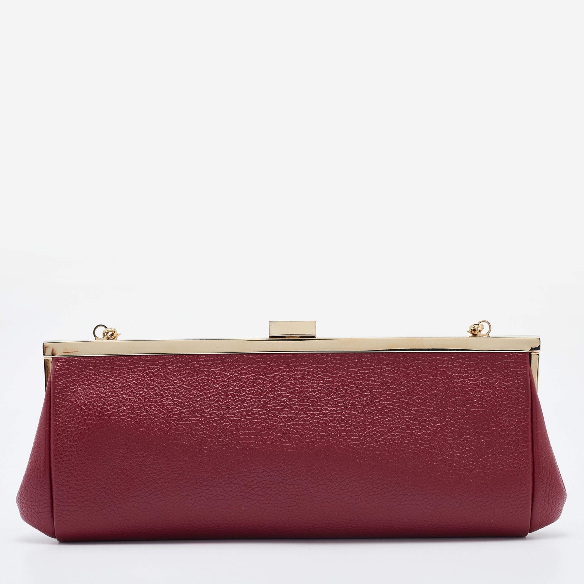 This clutch is just the right accessory to compliment your chic ensemble. It comes crafted in quality material featuring a well-sized interior that can comfortably hold all your little essentials.

Includes: Original Dustbag, Detachable Chain Strap


