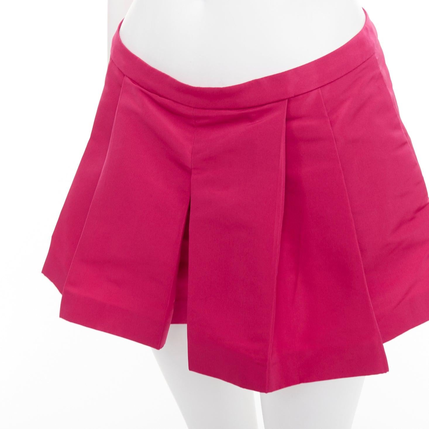 RED VALENTINO rose pink high waisted pleated mini skort skirt IT38 XS
Reference: AAWC/A01470
Brand: Red Valentino
Collection: Red
Material: Polyester
Color: Pink
Pattern: Solid
Closure: Zip
Lining: Pink Fabric
Made in: Romania

CONDITION:
Condition: