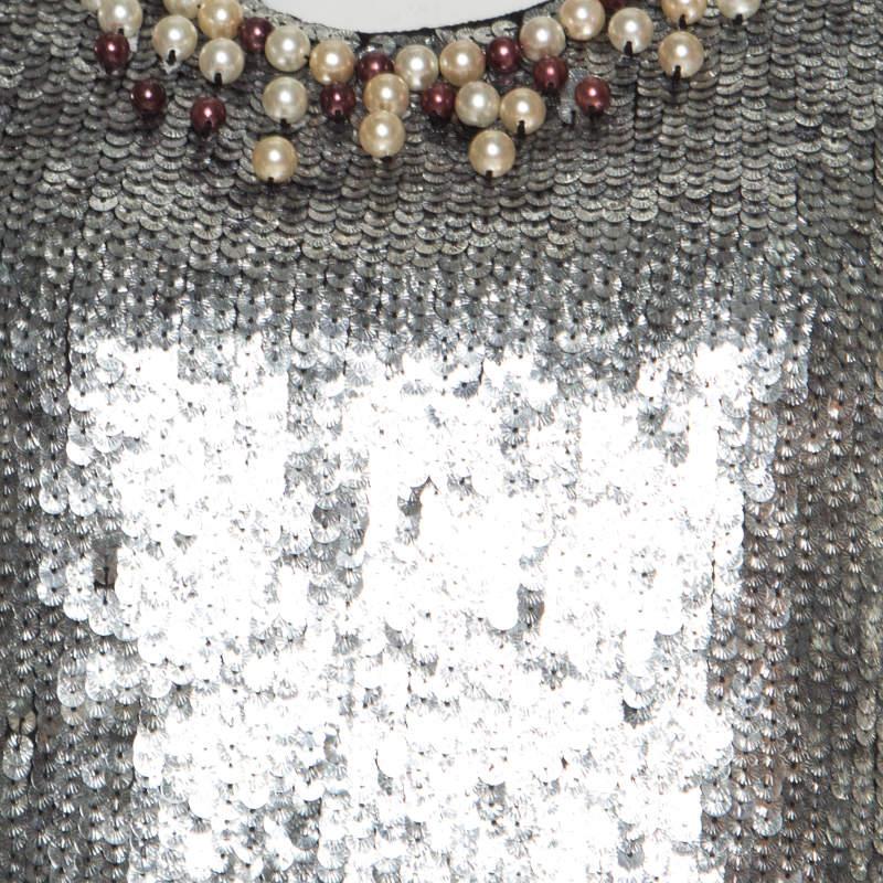 Red Valentino Silver Sequined Pearl Embellished Sleeveless Mini Shift Dress S In Good Condition For Sale In Dubai, Al Qouz 2