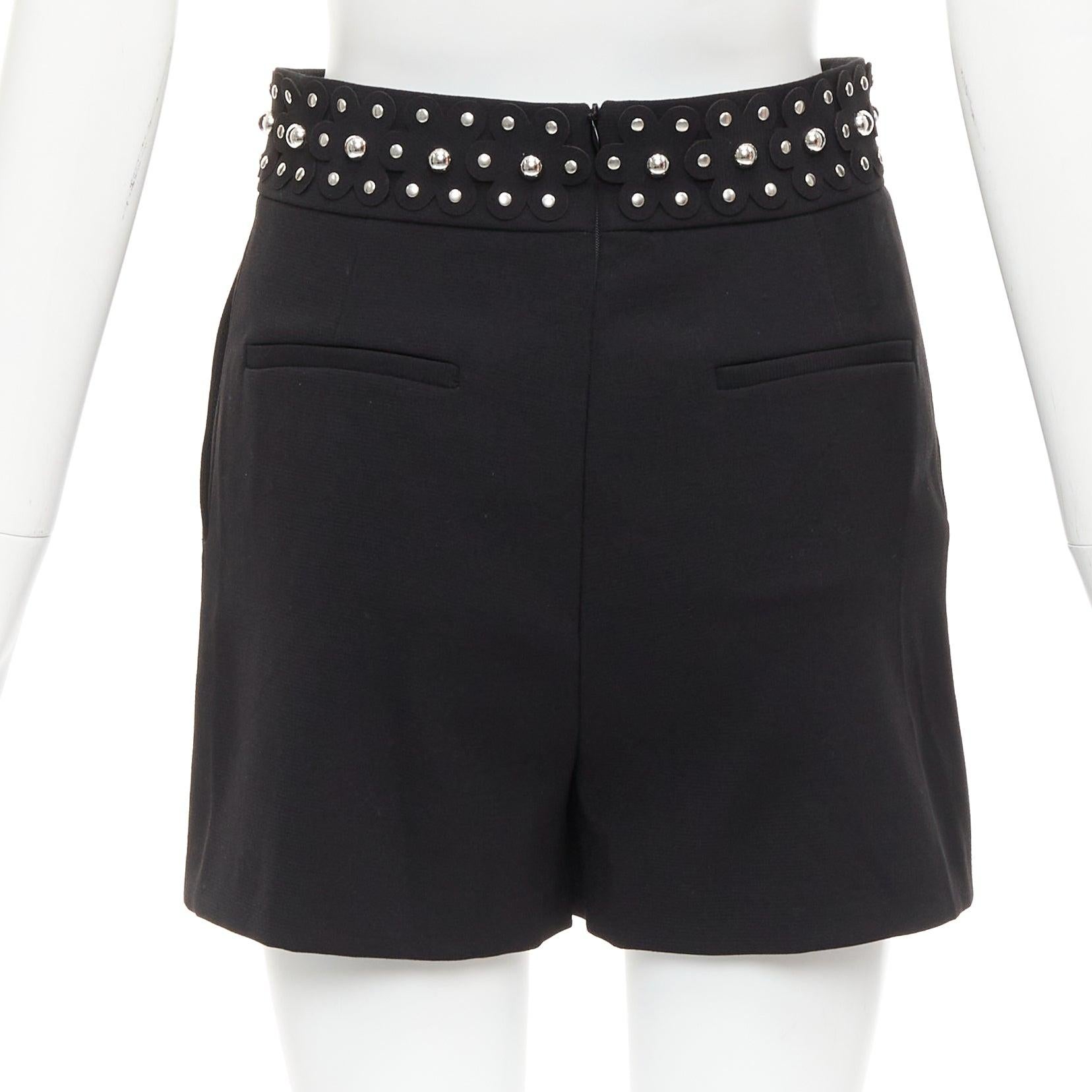 RED VALENTINO short noir à appliques laser florales cloutées argentées IT38 XS en vente 1