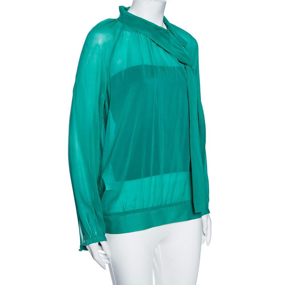 This gorgeous and stunning blouse by RED Valentino is a classy must-have in your collection. Crafted with silk, it has a lovely teal shade and comes with long sleeves, pleated details and an elegant silhouette. 