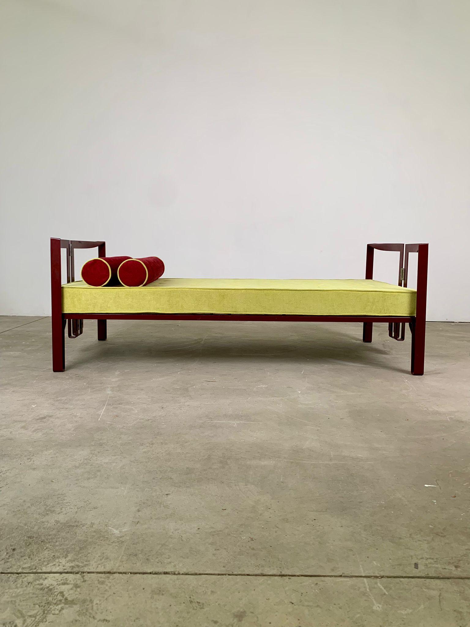 Lit simple Vanessa rouge de Tobia Scarpa pour Simon, Italie, années 1960 Bon état - En vente à Milano, IT