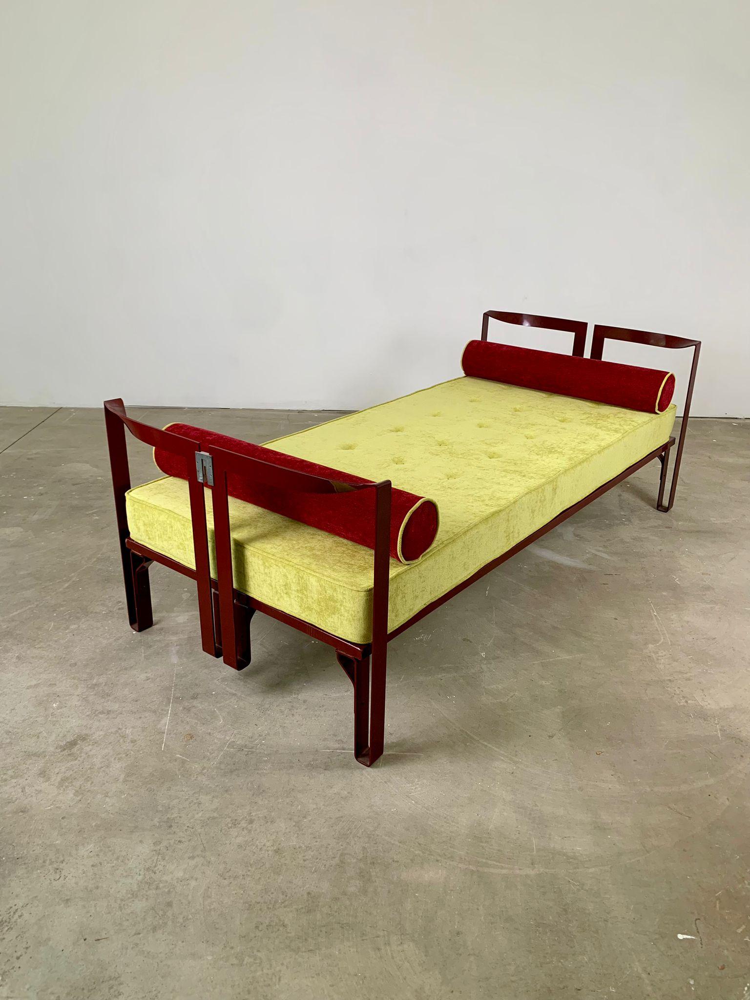 Lit simple Vanessa rouge de Tobia Scarpa pour Simon, Italie, années 1960 en vente 1