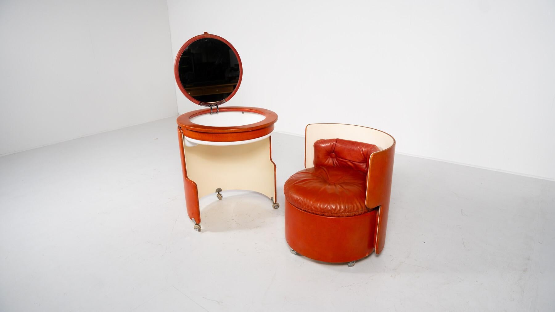 Vanity Mod. rouge Dilly Daily de Luigi Massoni pour Poltrona Frau, 1968 8