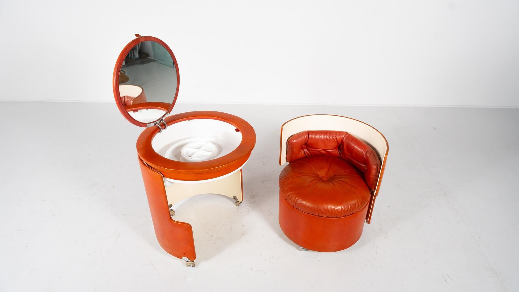 Vanity Mod. rouge Dilly Daily de Luigi Massoni pour Poltrona Frau, 1968 11