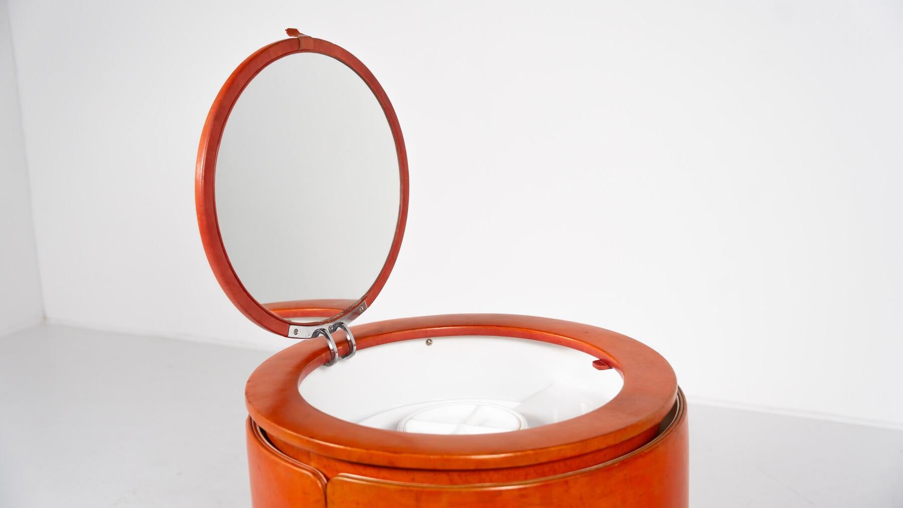 Vanity Mod. rouge Dilly Daily de Luigi Massoni pour Poltrona Frau, 1968 2