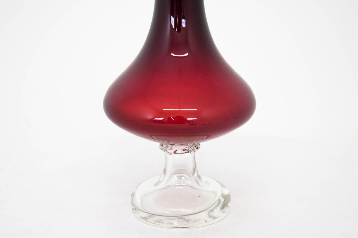 Glass red vase.

Made in Poland.

Very good condition, no damage.

Dimensions: Height 34 cm, diameter 13 cm.