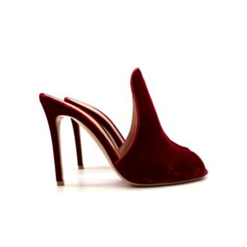 Gianvito Rossi Red Velvet Peep Toe Heels
 
 
 
 - All over soft red velvet body 
 
 - Curved body 
 
 - Peep almond toe 
 
 - Lined with nude leather 
 
 - Stiletto heel 
 
 
 
 Material:
 
 Velvet
 
 Leather 
 
 
 
 Made in Italy 
 
 
 
 9.5/10