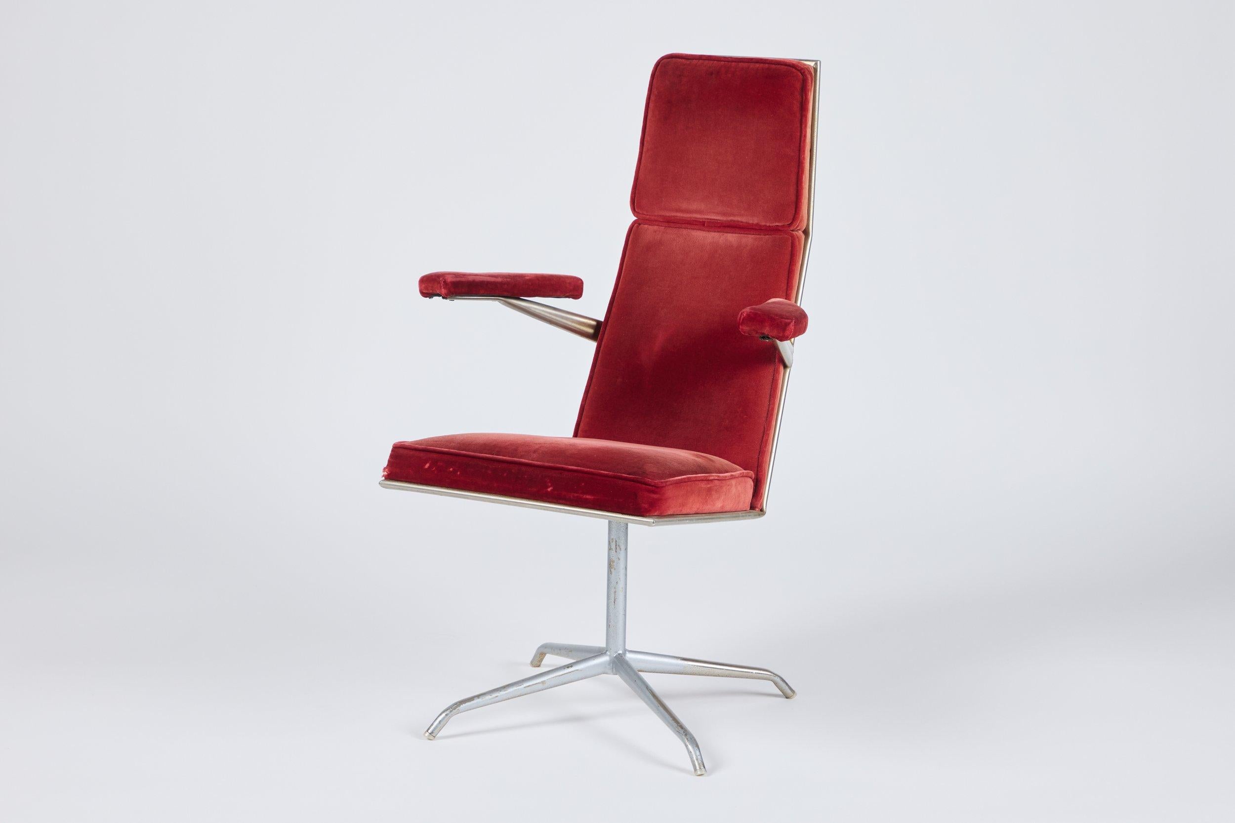 Italiano Poltrona in velluto rosso in vendita