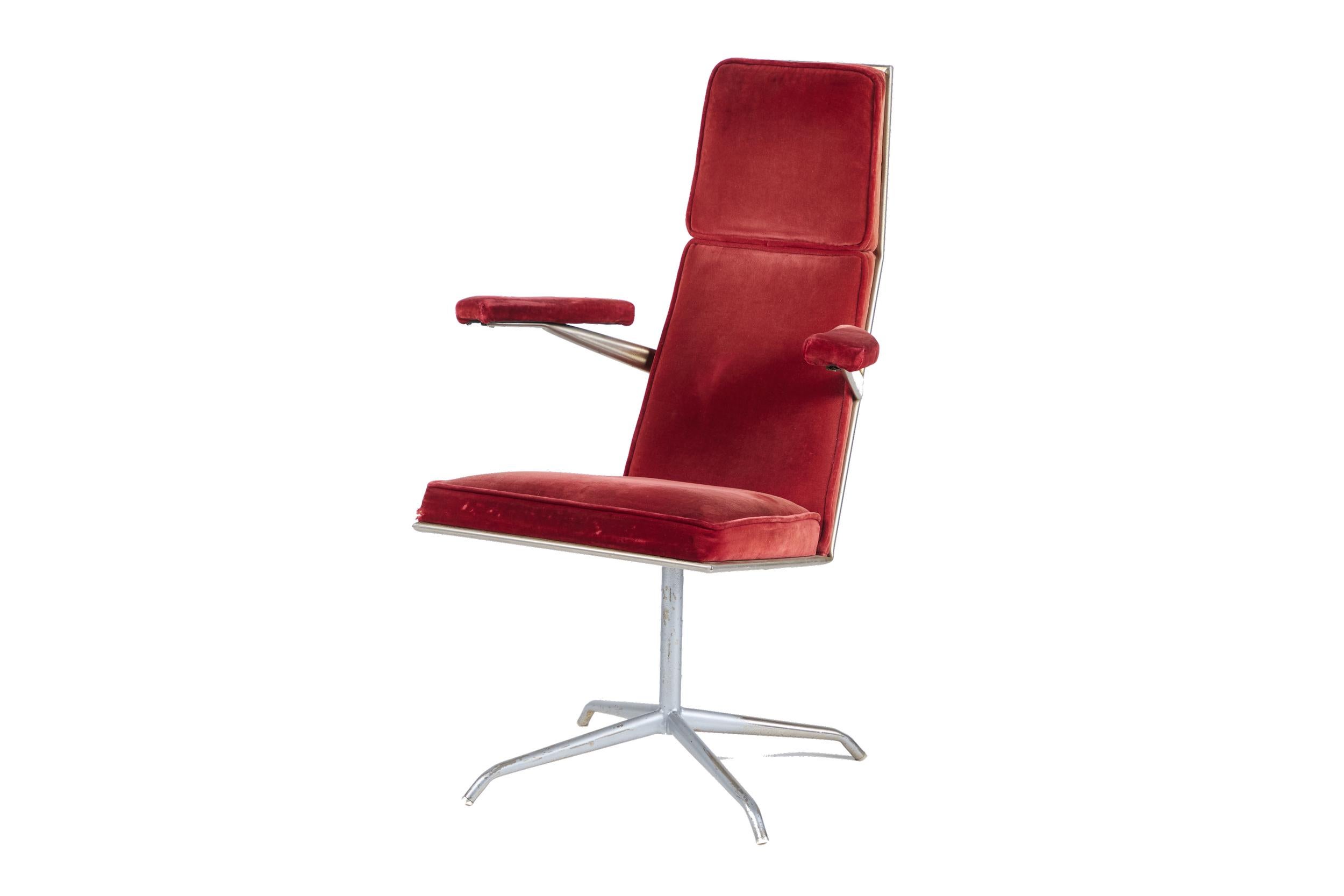 Poltrona in velluto rosso in vendita 3