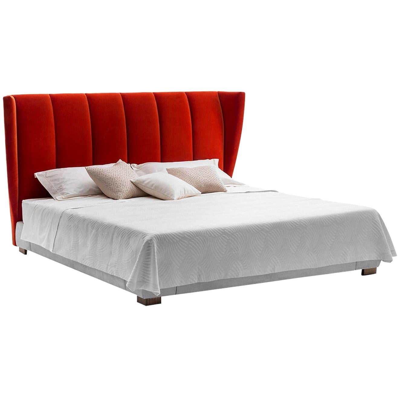 Rotes Bett aus rotem Samt in Königsgröße, entworfen von Luca Scacchetti von Luca Scacchetti