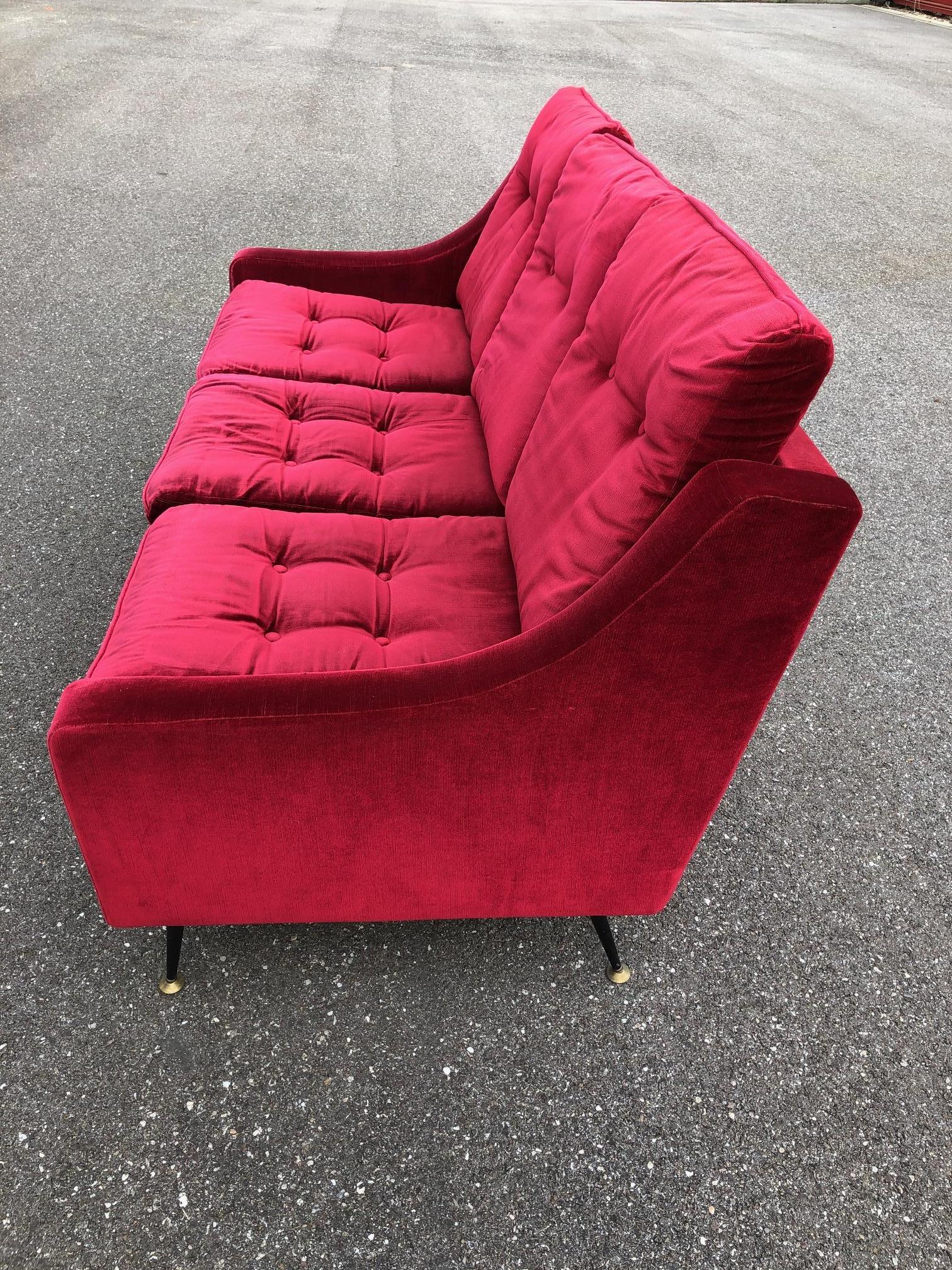 Red Velvet Sofa from the 1950s (Französisch)