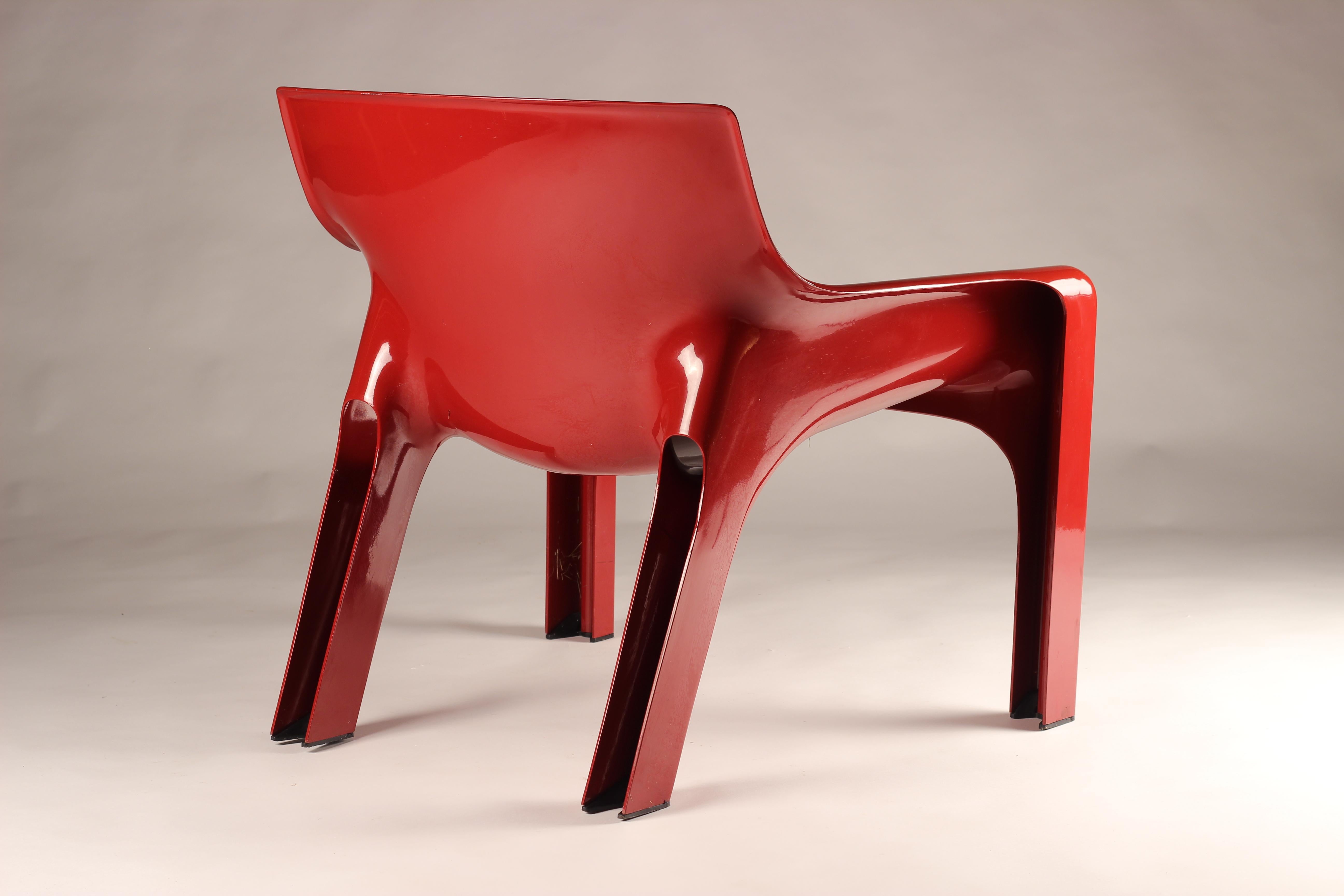 Post-Modern Pair of Red Vicario Lounge Chairs Design by Vico Magistretti Made by Artemide