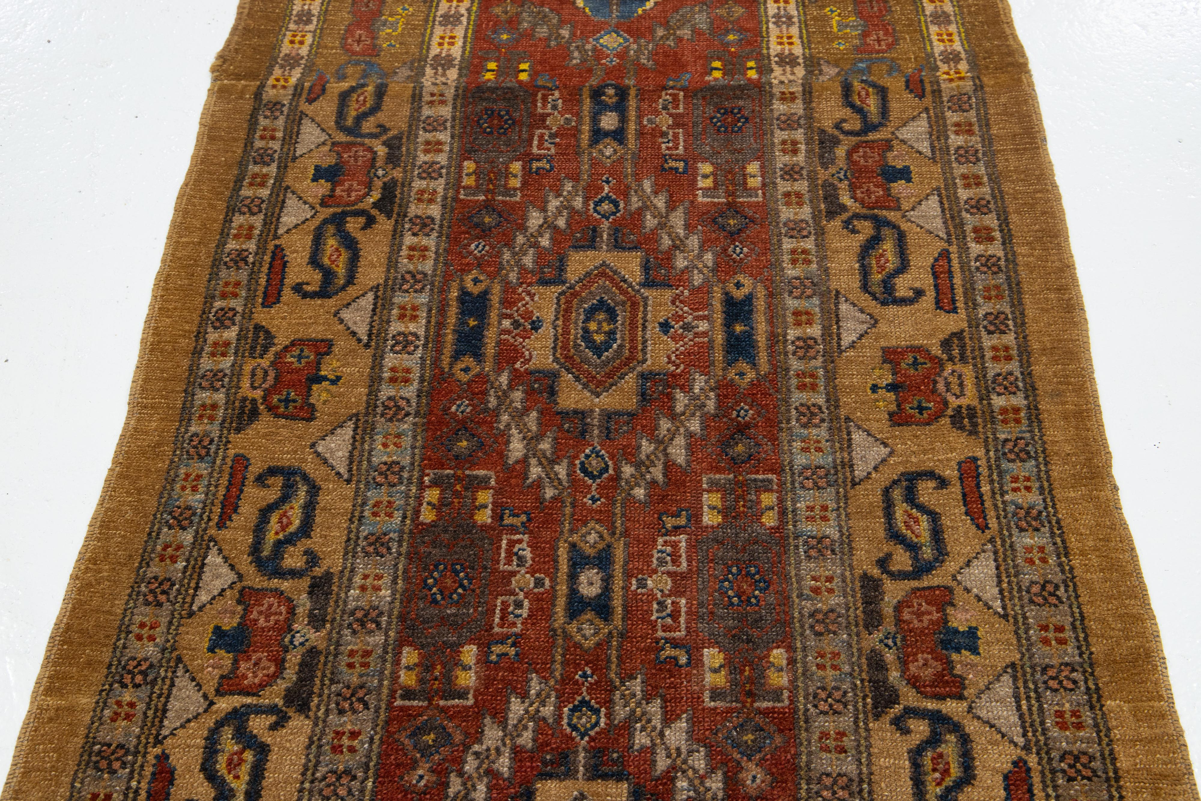 Roter Vintage-Läufer aus Bakshaeish-Wolle mit Stammesmuster im Angebot 1