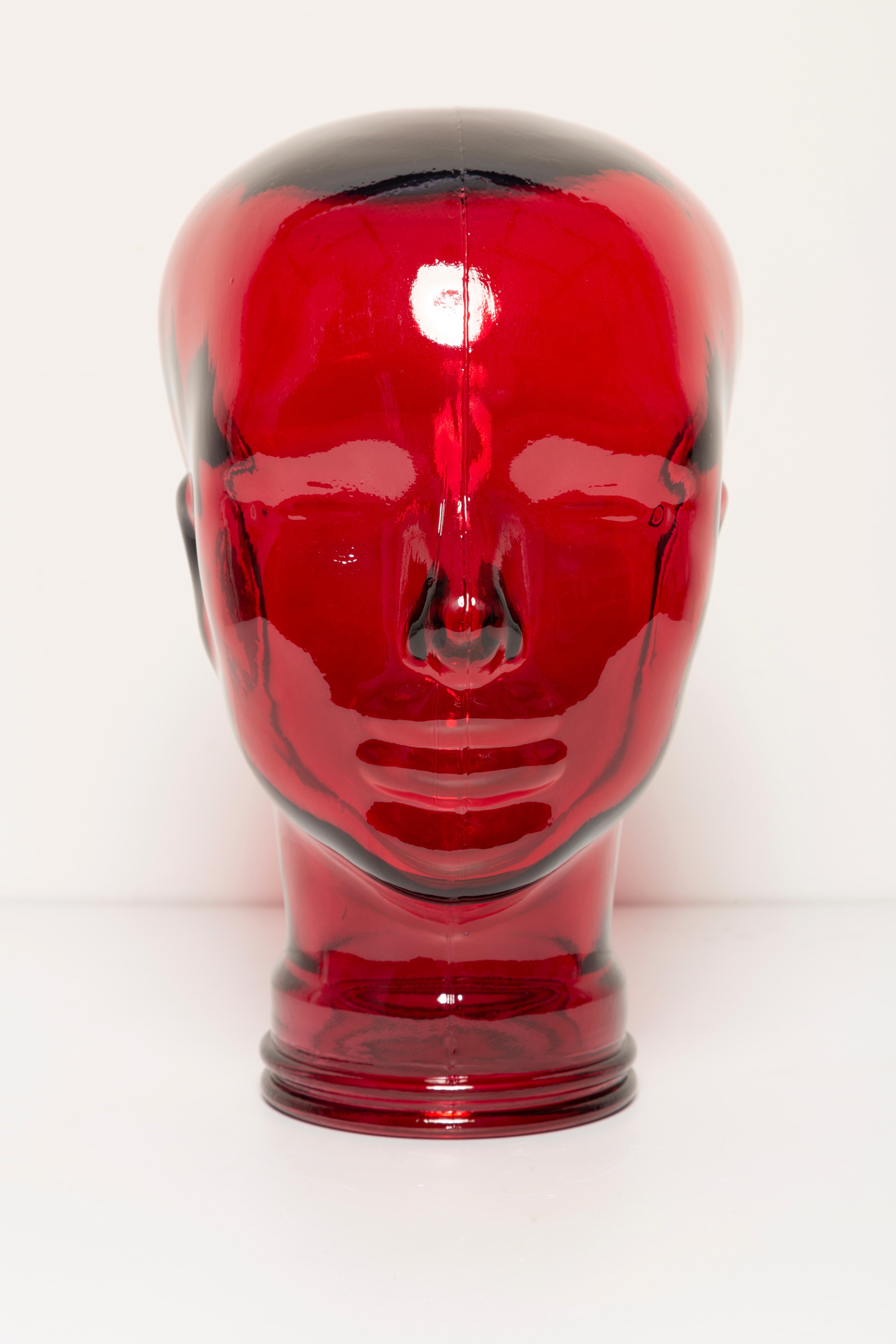 Life-size glass head in a unique red color. Produced in a German steelworks in the 1970s. Perfect condition. A perfect addition to the interior, photo prop, display or headphone stand.