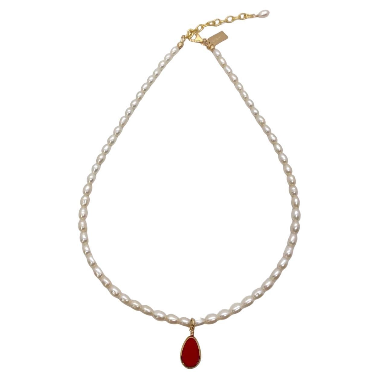 Rote Vintage Deutsche Glasperlen im Vintage-Stil, eingefasst mit 24 Karat Gold auf Perlen, Alex Halskette