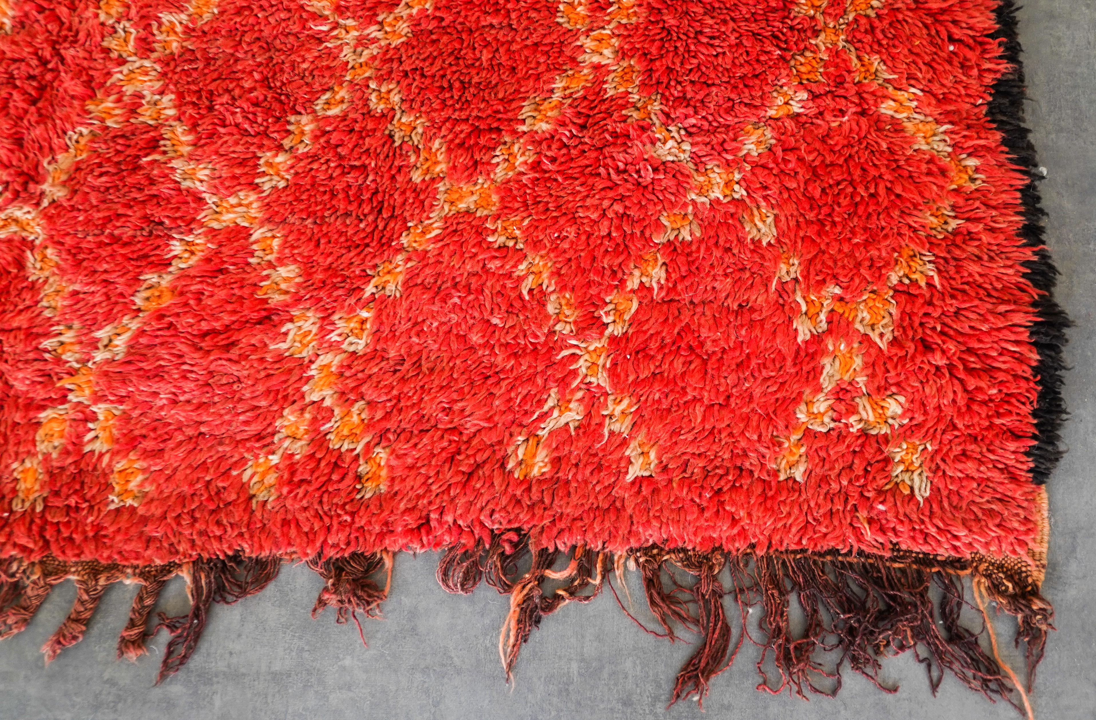 Art Deco Red Vintage Moroccan Berber Rug from 70s  100% wool  6.6x10.4 Ft 200x315 Cm For Sale