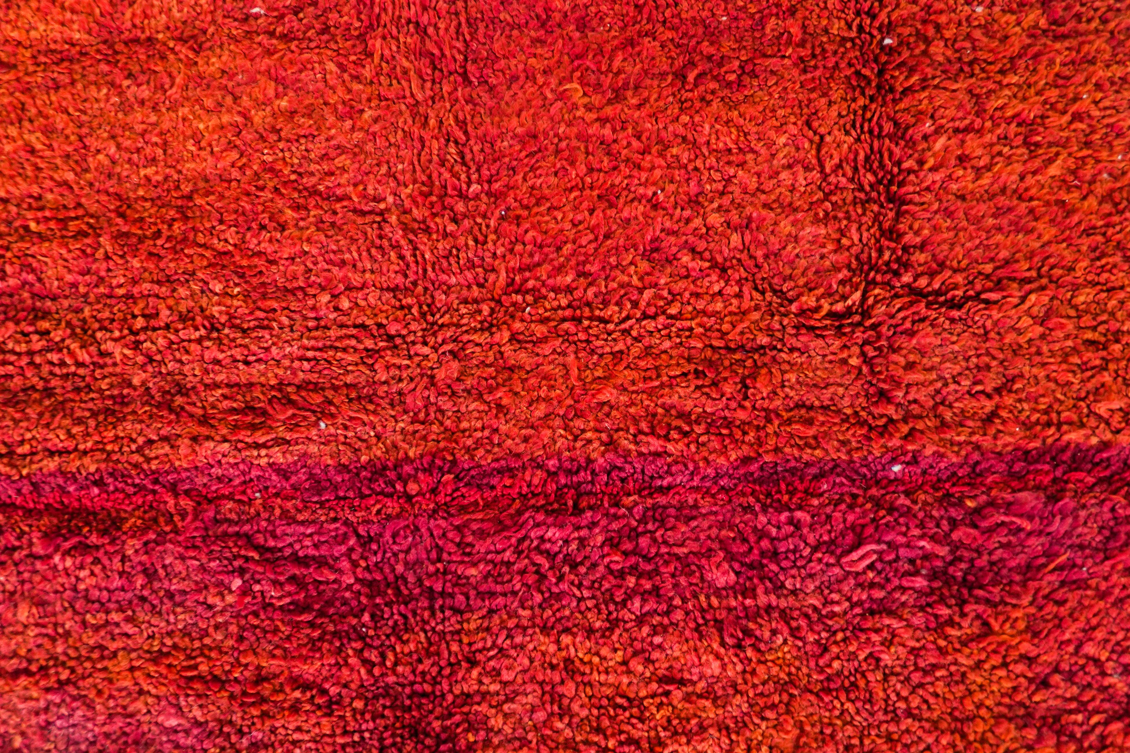 Roter marokkanischer Berberteppich aus den 70er Jahren  100% Wolle  7.2x12,5 Ft 220x315 Cm (Marokkanisch) im Angebot