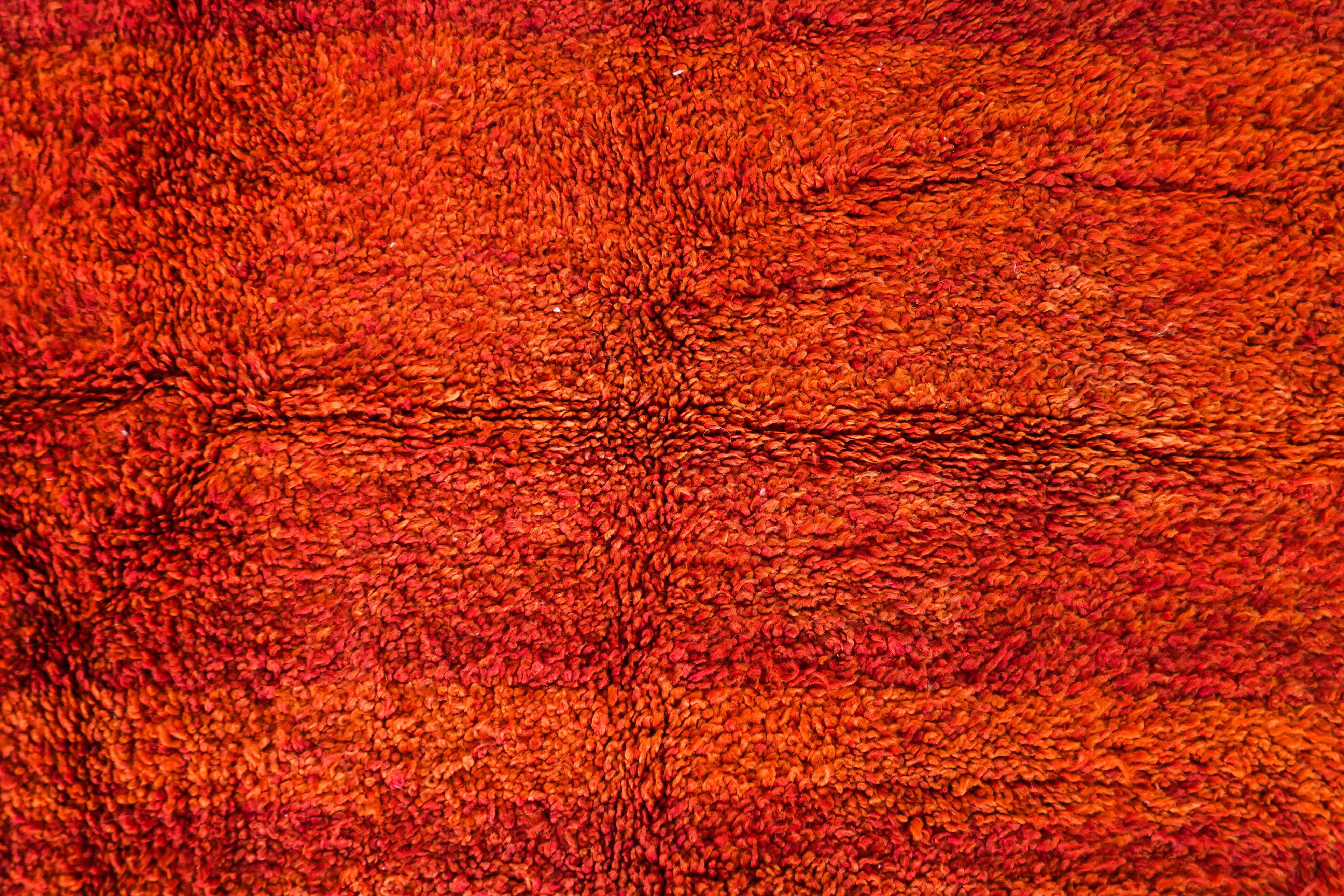 Roter marokkanischer Berberteppich aus den 70er Jahren  100% Wolle  7.2x12,5 Ft 220x315 Cm (Handgeknüpft) im Angebot