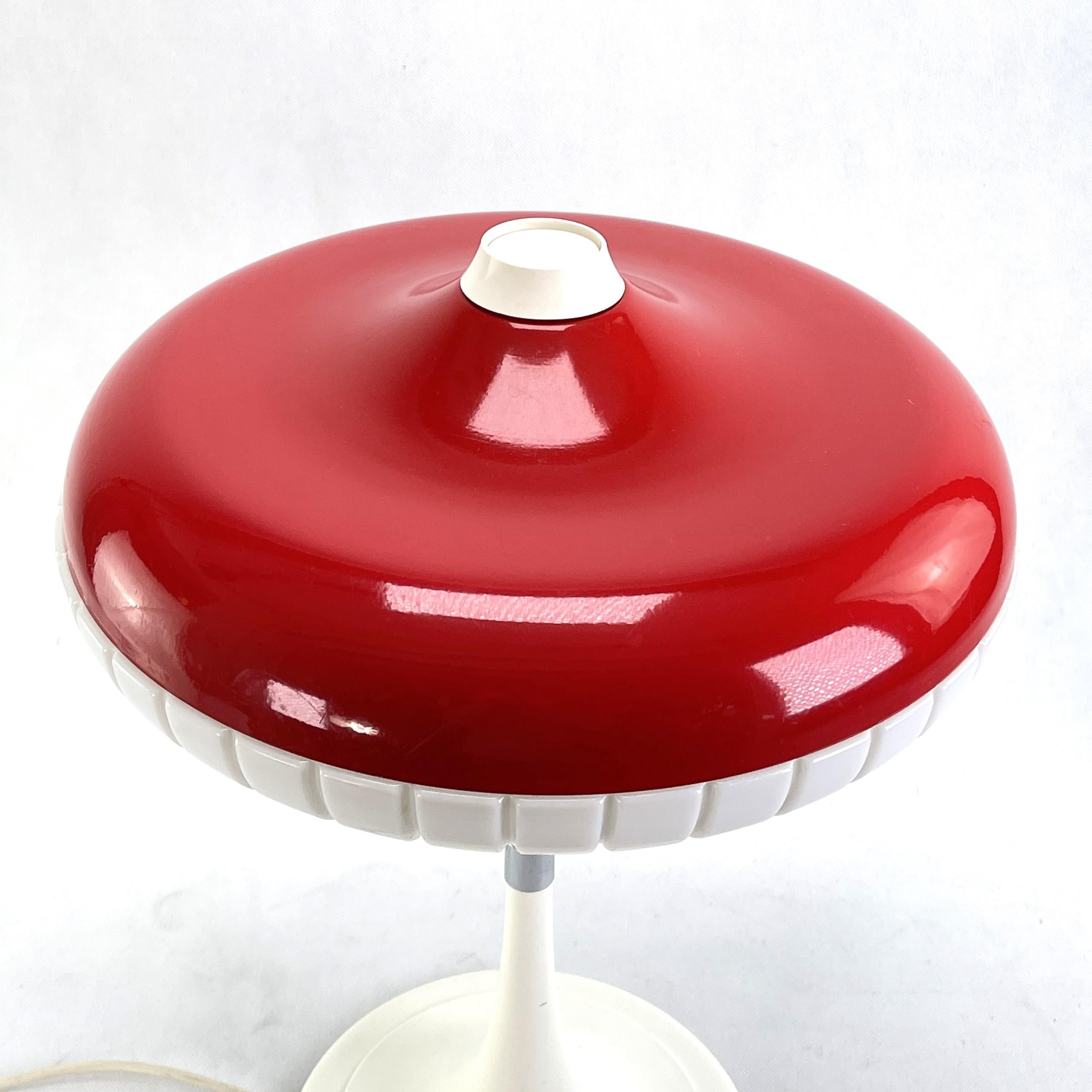 Mid-20th Century Red Vintage Mushroom Desk Lamp from Siemens, Modell Siform, 1960s For Sale