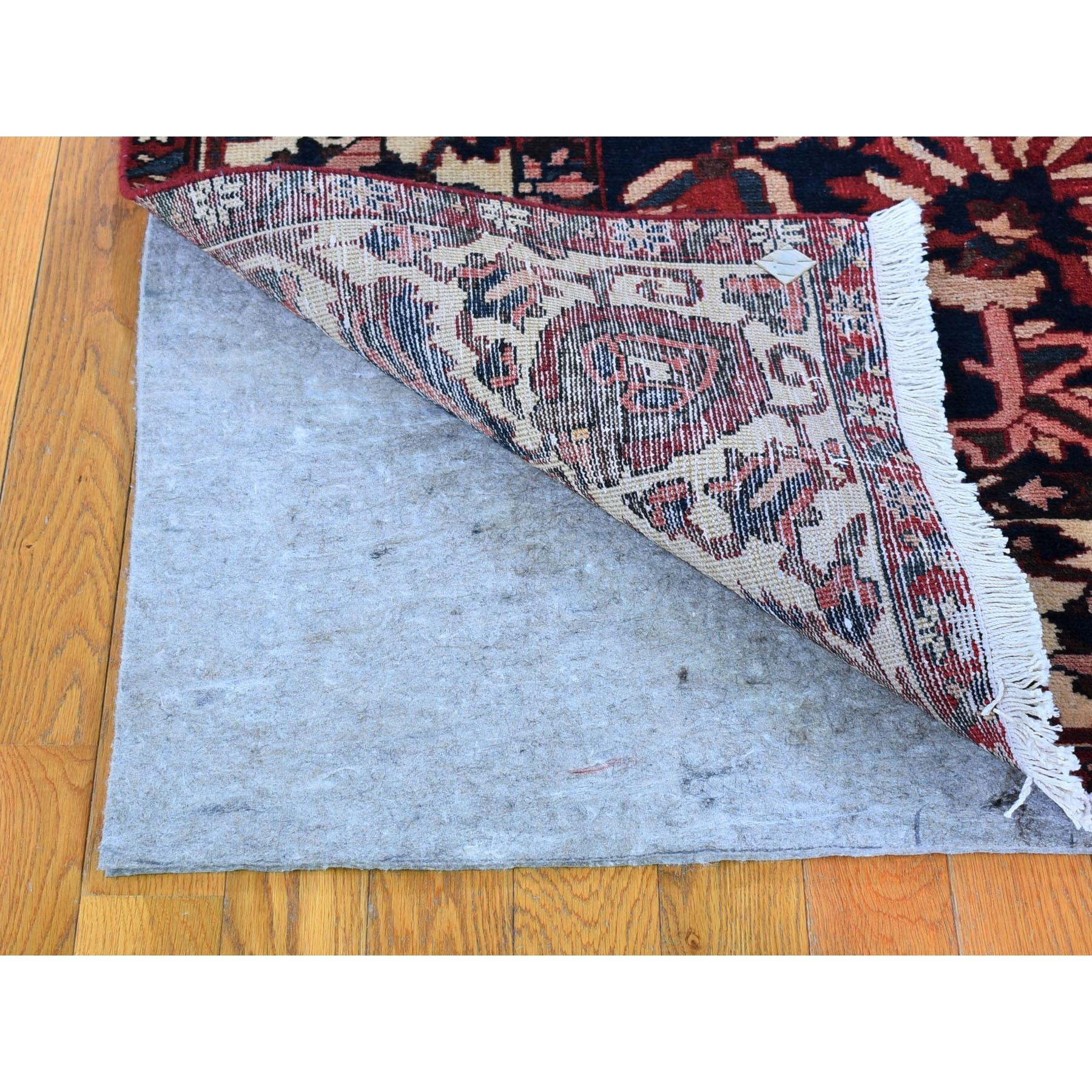 Roter handgeknüpfter persischer Bakhtiar-Teppich aus reiner Wolle in Rot, guter Zustand im Angebot 1