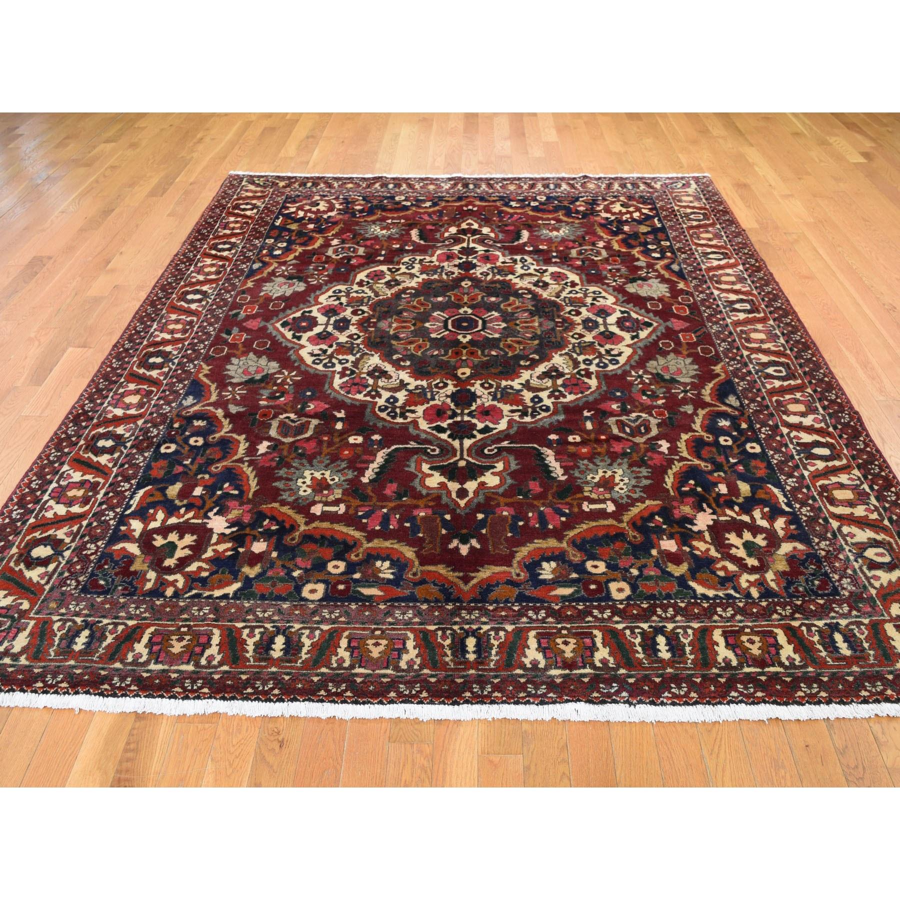 Hollywood Regency Red Vintage Persian Bakhtiari Exc Condition Pure Wool Hand Knotted Oriental Rug