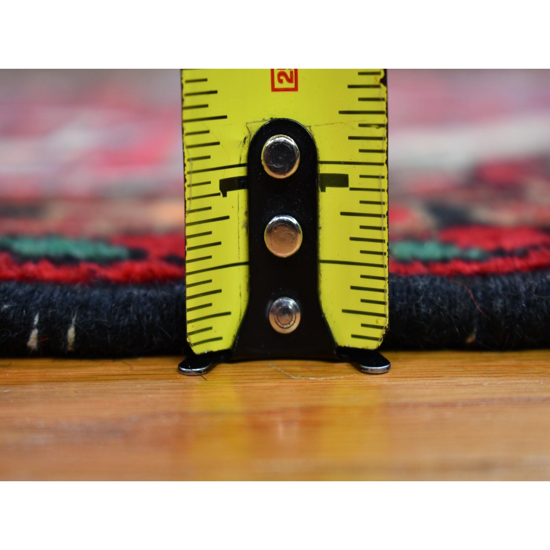 Handgeknüpfter roter persischer Hamadan-Teppich aus Wolle mit konischem Stammesmuster in Rot im Zustand „Gut“ im Angebot in Carlstadt, NJ