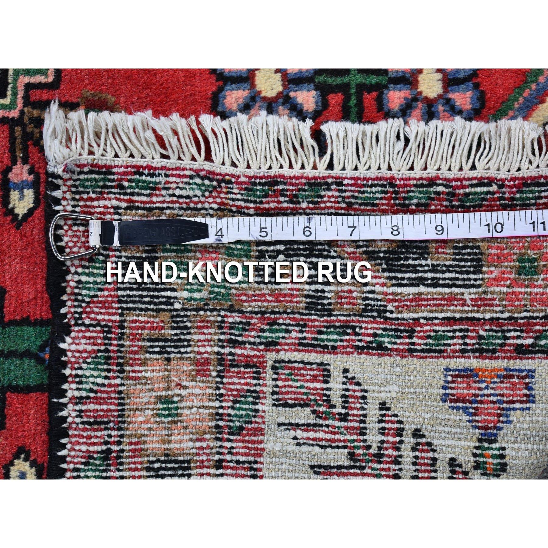 Handgeknüpfter roter persischer Hamadan-Teppich aus Wolle mit konischem Stammesmuster in Rot (Ende des 20. Jahrhunderts) im Angebot