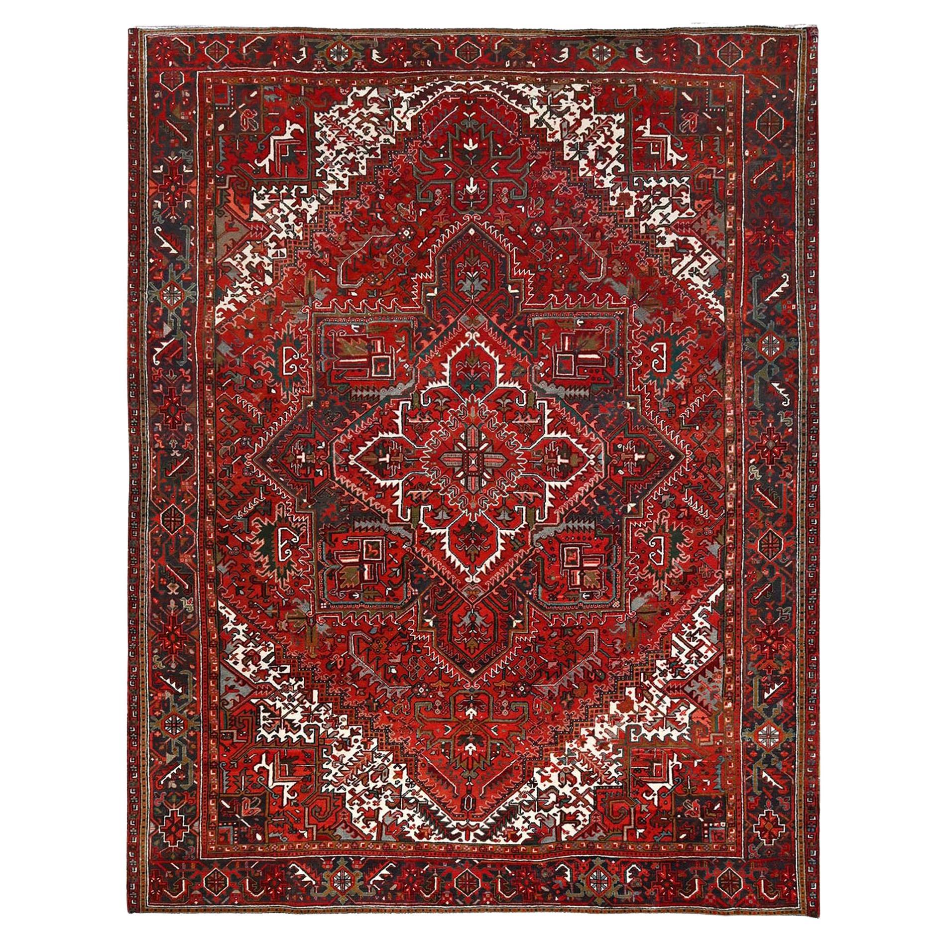 Tapis persan Heriz rouge vintage en laine nouée à la main, bon état, à l'aspect rustique