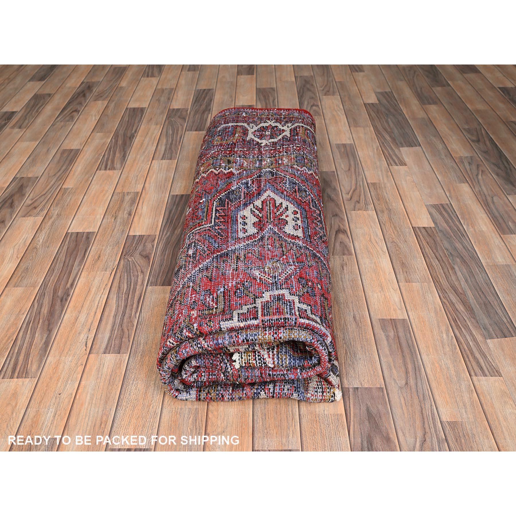 Rot Vintage Persisch Heriz Rustic Feel Even Wear Wolle Hand geknüpft gereinigt Teppich im Angebot 4