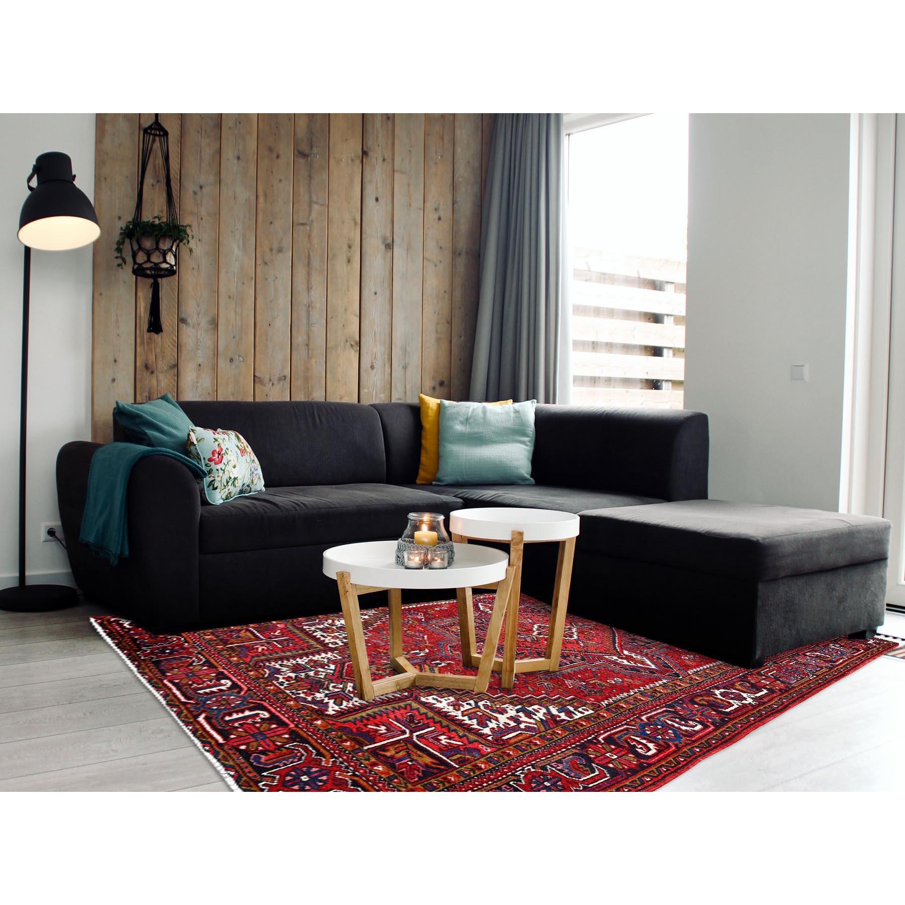 Ce fabuleux tapis noué à la main a été créé et conçu pour une résistance et une durabilité accrues. Ce tapis a été fabriqué à la main pendant des semaines selon la méthode traditionnelle qui est utilisée pour faire des
Taille exacte du tapis en