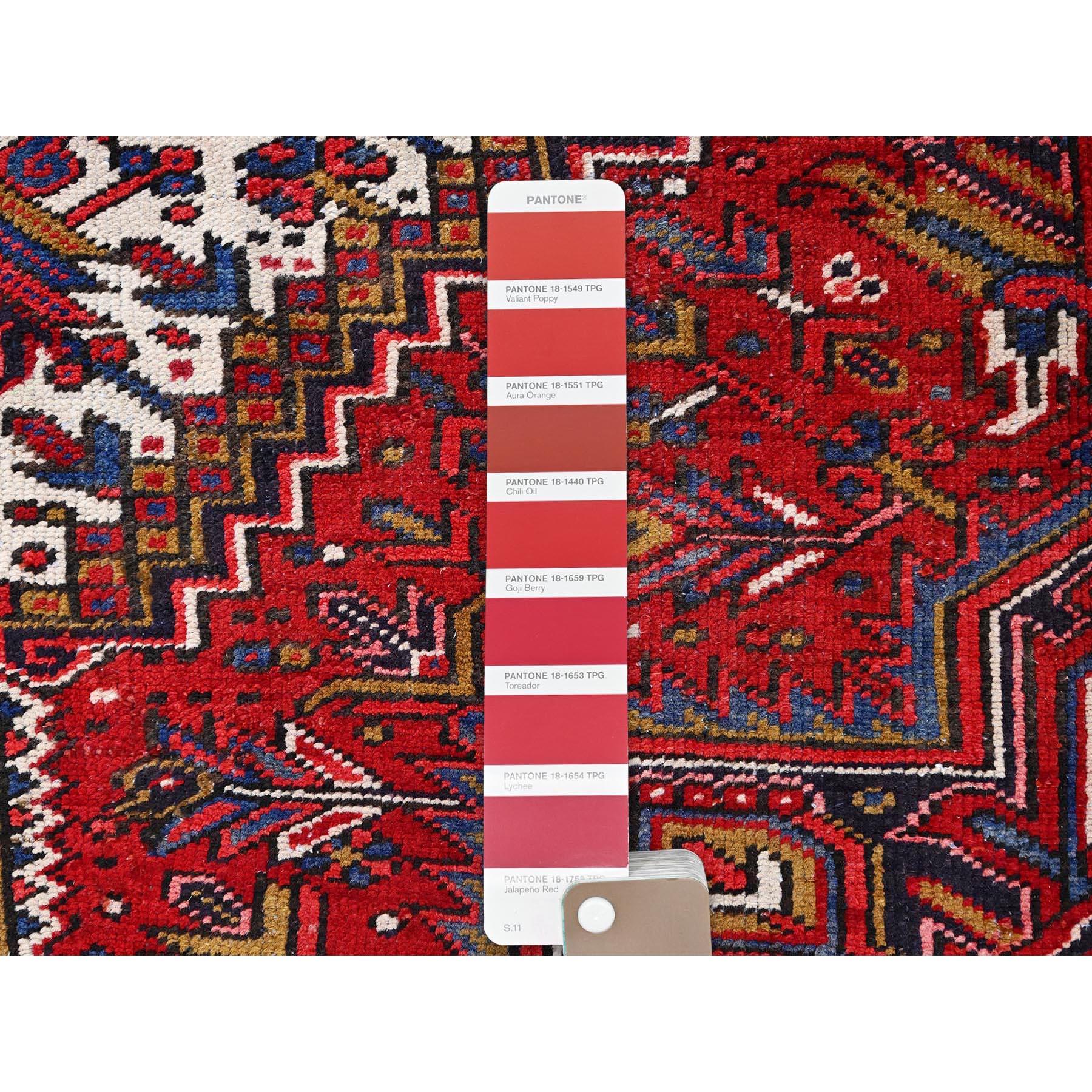 Rot Vintage Persisch Heriz Rustic Feel Even Wear Wolle Hand geknüpft gereinigt Teppich im Angebot 2