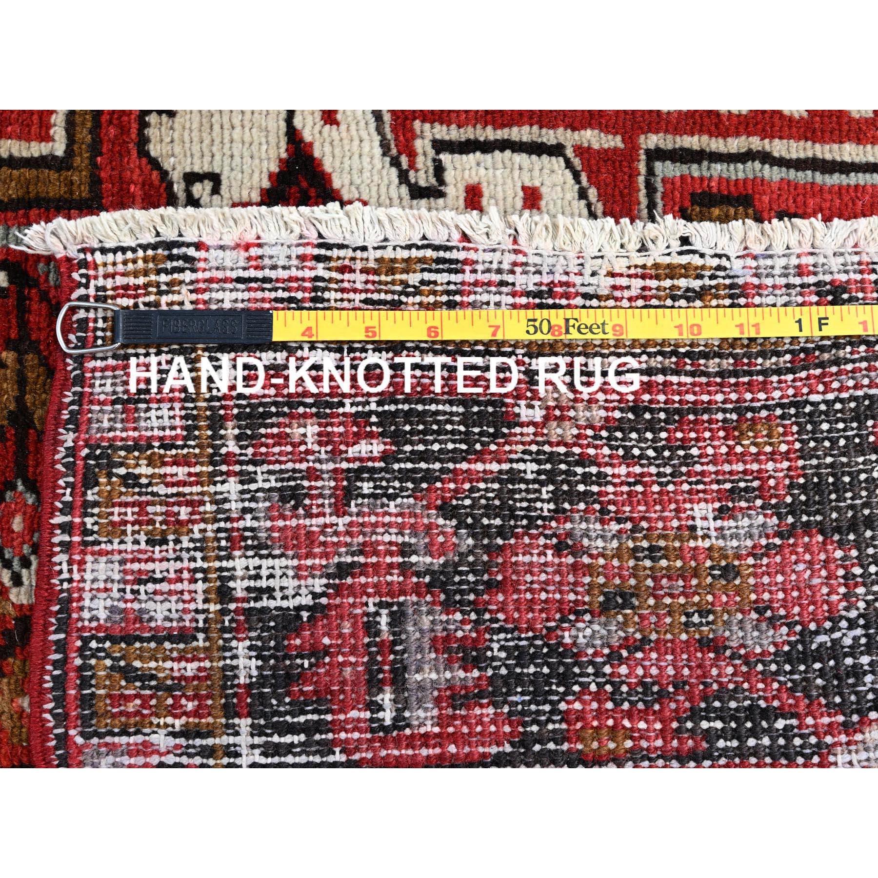 Tapis rouge vintage persan Heriz Village à motif rustique en pure laine nouée à la main en vente 4