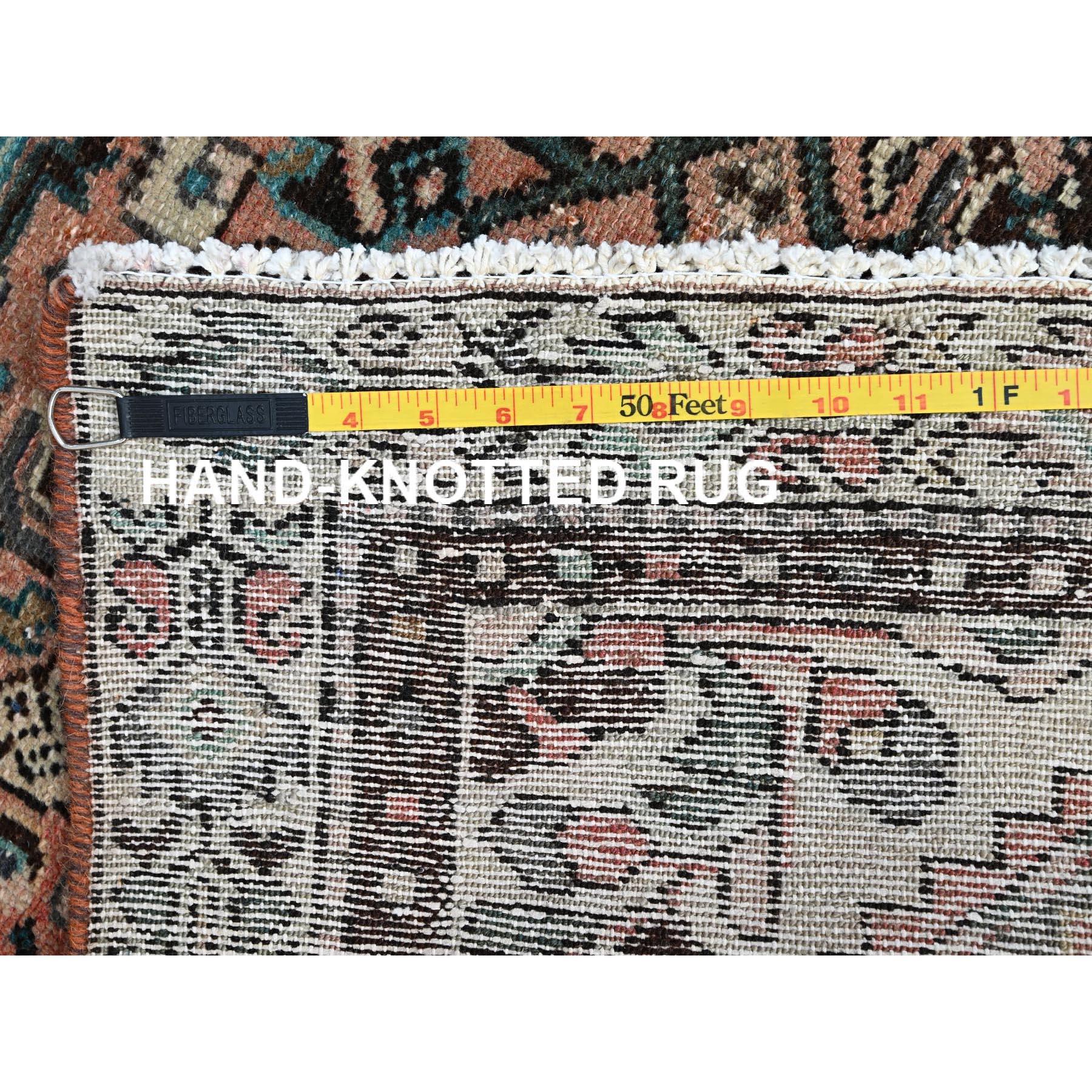 Roter Vintage Persian Hussainabad Clean Läufer Handgeknüpft Weiche Wolle Orientteppich im Angebot 1
