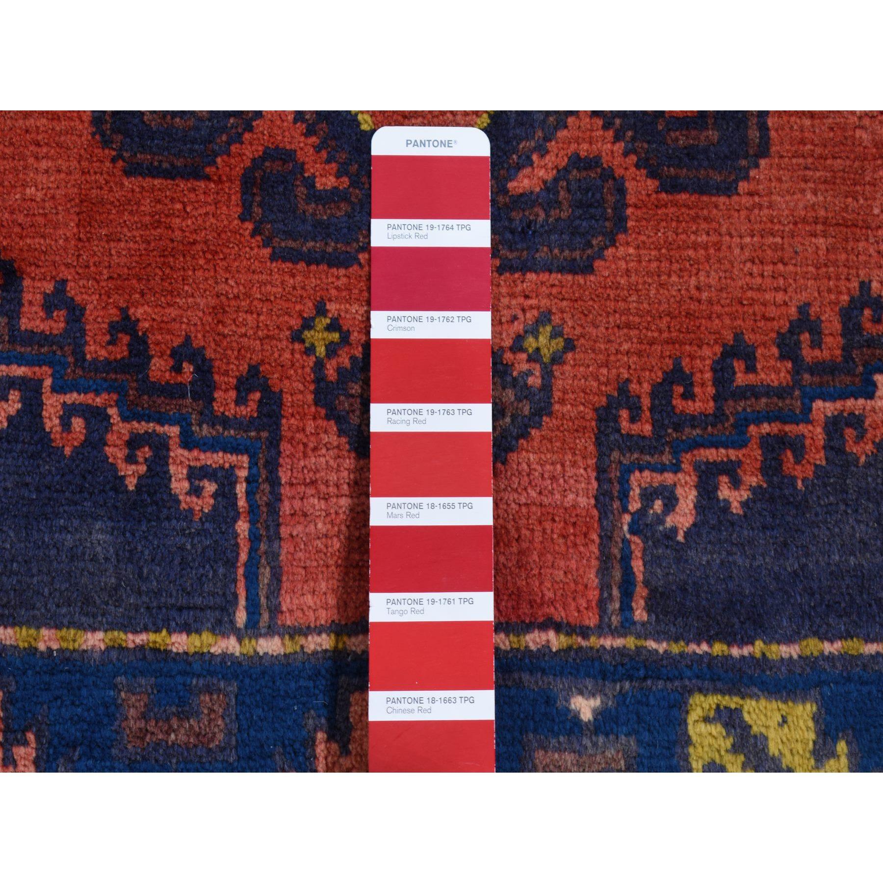 Noué à la main Tapis de couloir vintage persan Viss à poils longs rouges en laine nouée à la main en vente